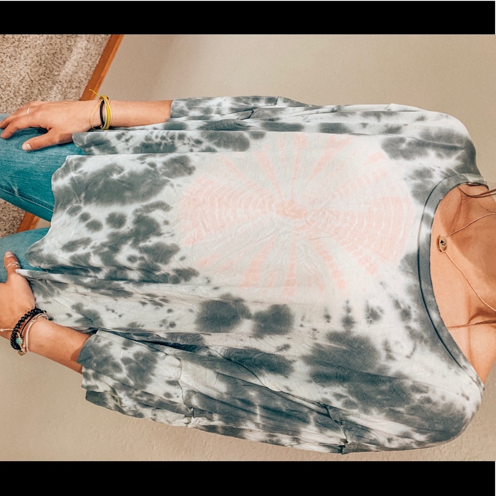 Quarter Sleeve tie dye shirt